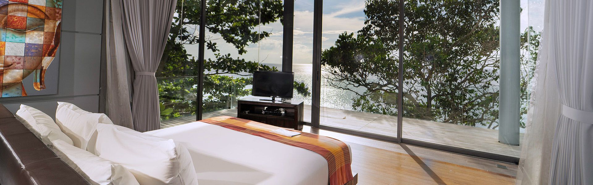 Villa Amanzi Kamala - Master bedroom with exquisite view
